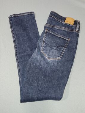 American Eagle High-Rise Jegging. Size 10 Long.